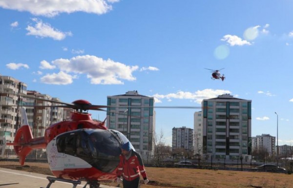 Adıyaman’dan 2 hasta ambulans helikopterlerle Diyarbakır’a getirildi